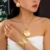 Nuevo Conjunto 2025 Popular Europeo y Americano Collar de Conchas Aretes Pulsera Abierta Moda Conjunto Serie Oceánica