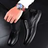 Sapatos Masculinos Novos Sapatos Casuais de Couro Couro Macio Confortáveis Sapatos Casuais Masculinos Sapatos Masculinos da Moda Sapatos Masculinos Britânicos de Cano Baixo