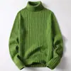 Suéter de invierno para hombre de cuello alto, moderno, corte ajustado, capa base engrosada, manga larga, color liso, suéter de punto trenzado para hombres jóvenes