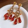 Brincos vintage de segunda mão, brincos versáteis retrô da moda para mulheres, acessórios de nicho de luxo leve, de alta qualidade e estilosos para atacado