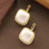 Brincos Quadrados Geométricos de Pérola da Moda e Únicos Estilo Hong Kong, Versáteis e Elegantes, com um Toque de Luxo, Adequados para o Trabalho e Férias