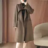 Abrigo de cachemira de alta gama cosido a mano por ambos lados para mujer, estilo largo, nuevo modelo de invierno 2026, cuello alto, cinturón de lana, abrigo grueso para mujer