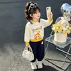 Conjunto de Sudadera de Dibujos Animados para Niñas Primavera y Otoño 2026 Nuevo Estilo Ropa Deportiva Infantil Conjunto Elegante de Dos Piezas para Bebés Niñas