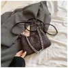 Bolso tejido de textura simple para mujer, nuevo bolso cruzado de moda verano 2026, bolso de hombro de nicho moderno para el día a día