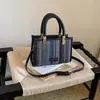 Bolso pequeño cuadrado tejido de estilo étnico con bloques de color y diseño de bolso de mano vintage, adecuado para uso casual, bolso cruzado de nicho para el día a día