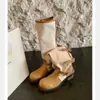Botas de moto femininas da moda para outono e inverno, novo estilo, estilo retrô francês, com fivela de cinto, cor bicolor, botas de cavaleiro com bico redondo