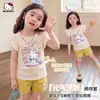 Conjunto de Verão para Meninas 2026 Novo Estilo Camiseta Listrada de Manga Curta Energética e Shorts Largos Conjunto de Duas Peças