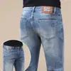 Atacado de Roupas Masculinas Xintang 2026 Primavera Novo Jeans Masculino Slim Reto Azul Claro Tendência Estilo Europeu Calça Longa