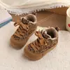 Zapatos de algodón para niños, nuevo estilo invierno 2025, zapatos tipo panera con estampado de lunares y leopardo para niños y niñas, suela de goma para estudiantes, zapatos para niños medianos y grandes.