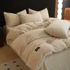 Juego de cuatro piezas de sábana bajera acolchada de terciopelo medio, colcha de terciopelo de leche engrosada de invierno, funda de edredón de terciopelo coral, ropa de cama de felpa
