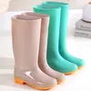 Botas de goma de caña alta con forro de polar, botas de lluvia impermeables, cubrezapatos de goma, botas de agua para mujer, adultos, uso en cocina, cálidas, invierno