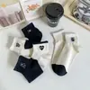 Calcetines Cortos para Mujer, Calcetines Deportivos Absorbentes de Sudor, Calcetines Deportivos de Media Pantorrilla Nuevos y Modernos con Letras, Versátiles para Estudiantes Mujeres, Estilo Primavera y Verano