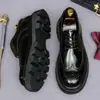 Nuevos zapatos Derby brogue para hombre, zapatos de cuero con suela gruesa, que aumentan la altura, cuero genuino, cuero pulido, zapatos de negocios casuales para hombre