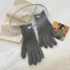 Mesmo estilo de designer coreano~Luvas quentes com costura overlock canelada contrastante para mulheres, luvas de inverno com dedos divididos para tela sensível ao toque