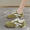 Zapatillas de entrenamiento ligeras para mujer 2026 verano versátiles de malla transpirables nuevo estilo cómodas zapatillas casuales zapatos blancos