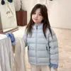 Jaqueta de algodão com enchimento de plumas para meninas, coleção de inverno 2026, novo estilo, agasalho leve de algodão com enchimento de plumas para crianças, adequado para meninas de tamanho médio e grande, estilo coreano e moderno