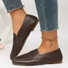 Mocassins de couro macio transfronteiriços 2026 para mulheres, sapatos baixos, estilo britânico versátil, slip-on, sapatos casuais para o dia a dia