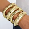 Accesorio transfronterizo de gran venta, producto nuevo: brazalete abierto de forma de ola irregular para mujer, conjunto de tres piezas personalizado y de moda de joyería para mujer