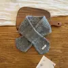 Bufanda infantil de punto cruz multicolor para niños y niñas, calentador de cuello para otoño e invierno, bufanda pequeña cálida y elegante para bebé