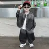 Traje de Mezclilla para Niños Primavera y Otoño 2026 Nuevo Estilo de Otoño Estilo Coreano Infantil Chaqueta Holgada Atractiva Ropa para Bebé Niño Moderna