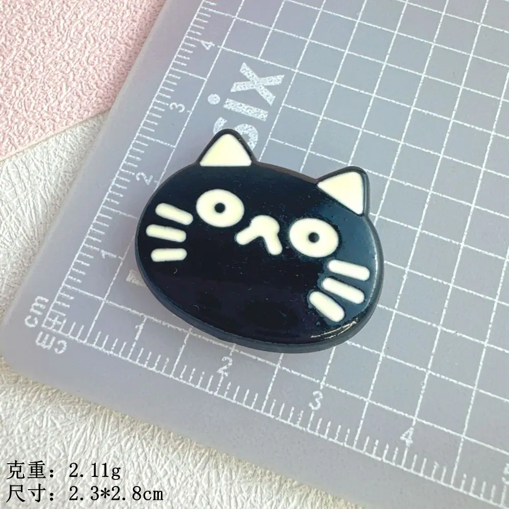 黑色猫咪