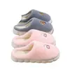 Pantuflas de casa bordadas de dibujos animados para mujer, de suela gruesa, cálidas, de felpa, para interior, antideslizantes, de algodón, estilo pareja, para otoño e invierno