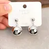 Nuevos Pendientes Redondos de Bola Estilo Metalero Europeo y Americano, Pendientes de Botón Minimalistas, Versátiles para Otoño e Invierno, Pendientes Vintage para Mujer al por Mayor