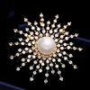 Broche de Luxo Leve Estilo Coreano para Mulheres com Designs de Céu Estrelado, Floco de Neve, Zircônia e Pérola, Adequado para Casacos e Suéteres, Apresentando Metal de Luxo Leve