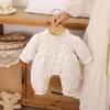 Roupa de inverno para bebê: macacão acolchoado com estampa floral, forrado com fleece e espesso para aquecimento, adequado para uso ao ar livre