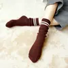 Calcetines de hilo grueso con dos rayas  Otoño e invierno 2017 Nuevo estilo preppy retro calcetines de media pantorrilla calcetines de algodón para mujer Al por mayor
