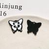 Mariposa de color aceite que gotea creativo retro oscuro con accesorios de aleación colgantes, pendientes de bricolaje, accesorios para el cabello, material colgante al por mayor