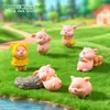 Adornos de micropaisaje adornos de suculentas cerdo con impermeable amarillo con mochila adornos de plástico de animales pequeños adornos para bonsái
