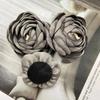 Rosa Borde Quemado Hecho a Mano Flores Pequeñas DIY Accesorios Ramillete Accesorios Ropa Accesorios 4cm Fabricante al por Mayor
