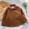 26 Nova coleção de outono: roupa externa xadrez estilosa e legal para meninos pequenos, com gola de veludo cotelê e design de frente aberta