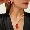 Conjunto de colar oval grande vermelho vintage europeu e americano com gargantilha, colar e brincos full diamond prateados para joias de vestido de noiva para a noite