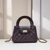 Bolso cuadrado pequeño de piel de cordero estilo Chanel con cadena de rombos, mini bolso de media luna portátil para hombro o mensajero