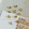 Pedras de strass para manicure douradas, modernas e deslumbrantes, apresentando designs de floco de neve, estrela de cinco pontas e cristal de vidro redondo com base pontiaguda, usadas como acessórios decorativos
