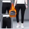 Jeans preto elástico Hong Kong para homens, corte slim, tendência primavera/outono 2026, calça social coreana