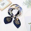 Pañuelo pequeño cuadrado de rayas blancas y negras para mujer, primavera, otoño e invierno, para combinar con camisas, bufanda decorativa profesional para el cuello, bufanda fina