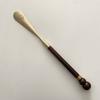 Calzador de madera maciza, venta al por mayor, mango largo, artefacto para calzado doméstico, mujeres embarazadas no se inclinan, artefacto para levantar zapatos, calzador de latón