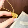 Loja de Ouro Mesmo Estilo Antigo Banhado a Ouro Escovado com Pedras de Diamante Moeda de Cobre Pingente de Elefante Colar para Mulheres, Moderno Leve Luxo Alto Padrão Pingente