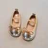 Zapatos de Verano de Cuero para Niñas 2025 Nuevo Estilo Zapatos Plateados Zapatos de Princesa para Niña Mocasines de Suela Suave Mary Janes Rojas Modernos