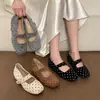 Outono de 2026: Elegantes sapatilhas Mary Jane novas em estilo retrô com bolinhas para mulheres, perfeitas para figuras baixinhas, com biqueira rasa e sola confortável e plana.