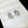 Brincos Pequenos e Delicados de Lua com Pérola e Zircônia Microincrustada para Mulheres, Brincos Elegantes e Estilosos com Toque de Luxo, Design de Clipe para Orelhas Não Perfuradas