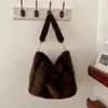 Bolso esponjoso de otoño e invierno para mujer, nuevo estilo 2026, bolso de hombro relajado y casual, bolso hobo de gran capacidad