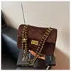 Bolsa de corrente pequena estilo Chanel com trama de losangos para mulheres, popular para outono e inverno, bolsa transversal versátil de camurça e pelúcia, bolsa quadrada pequena retrô para o dia a dia