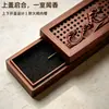 Caja de incienso de madera estilo chino con tallas de olas y nubes auspiciosas, con un diseño hueco para varillas de incienso sueltas, adecuada para salas de té; suministro directo del fabricante