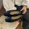 Sapatilhas macias estilo delicado com laço para mulheres, sapatos rasos de calçar fácil com laço, confortáveis para os pés, disponíveis em várias cores