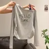 Nova Coleção Outono/Inverno Design de Estampa de Letras Americanas Moda Simples Versátil Ombro a Ombro Slim-Fit Top Elegante para Mulheres