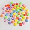 Acrílico Colorido Cara Sonriente Plana Redonda Agujero Recto Cuentas Sueltas Hecho a Mano DIY Pulsera Creativa Cadena de Teléfono Móvil Accesorios para Ensartar Material